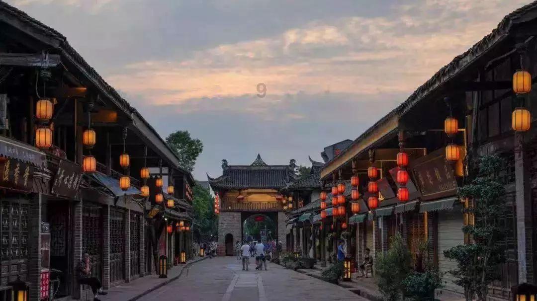 闹剧一场？顾言右起诉张雪峰又撤诉，张雪峰发文疑似作出回应
